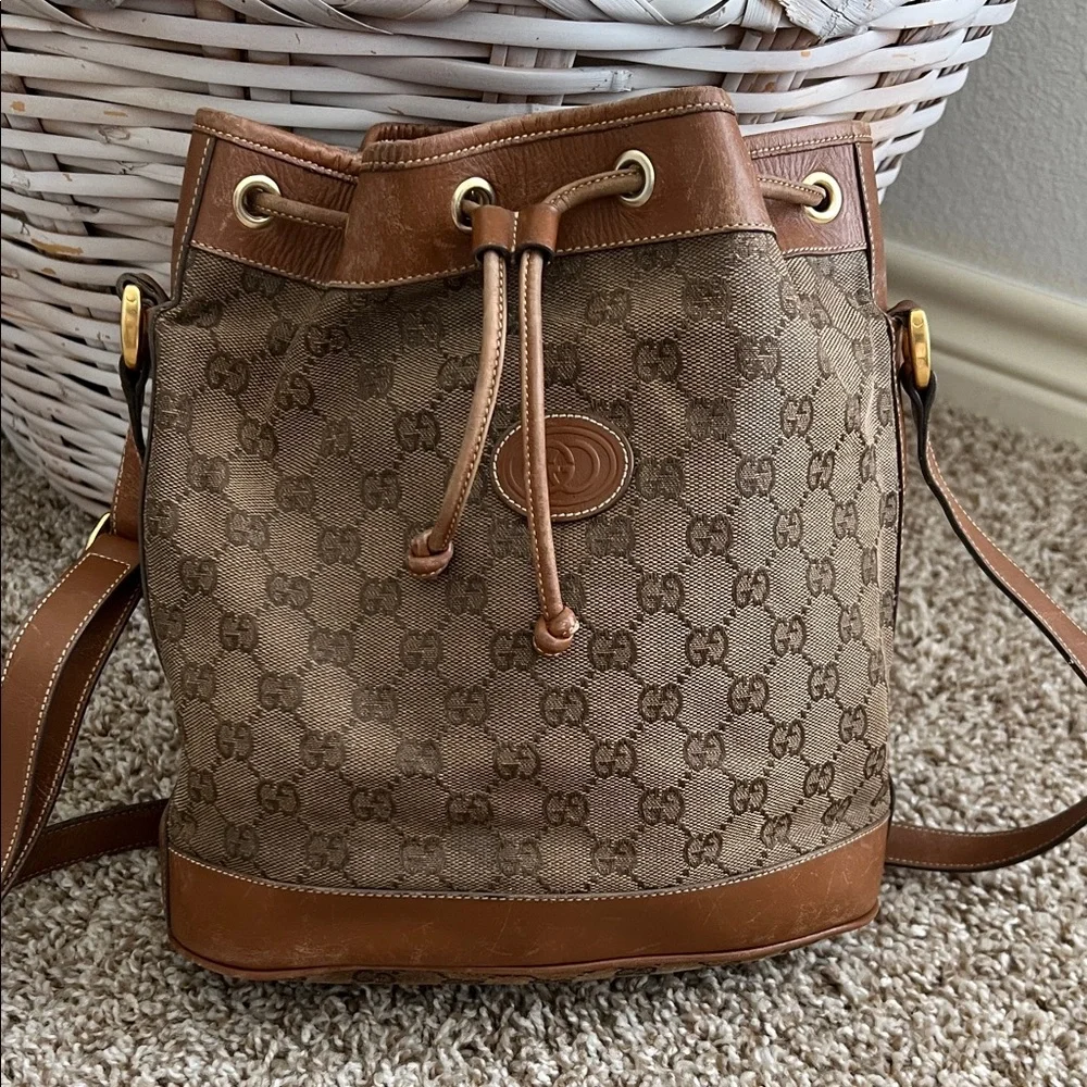 Gucci Brown GG Canvas Drawstring Shoulder Bag with Tan Leather Trim - Picture 1 of 16